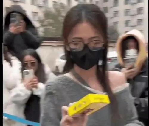 娛樂隨拍吃瓜八卦視頻,隨拍吃瓜，八卦視頻背后的故事