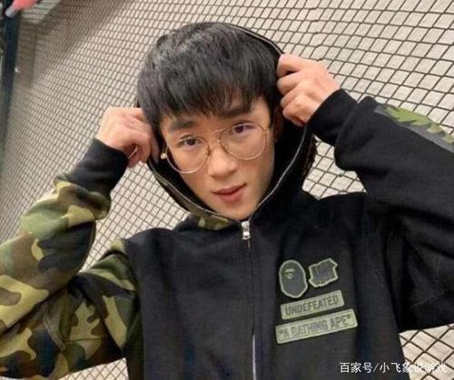 小八娛樂吃瓜的博主,揭秘娛樂圈最新吃瓜熱點(diǎn)，帶你領(lǐng)略明星幕后故事