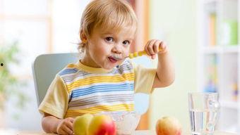 娛樂吃瓜君寶寶倒水,揭秘寶寶倒水背后的溫馨瞬間