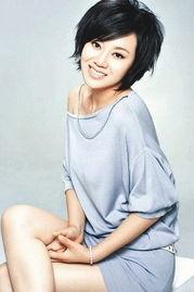 娛樂(lè)吃瓜妹閆妮是誰(shuí)扮演的,揭秘幕后喜劇女王