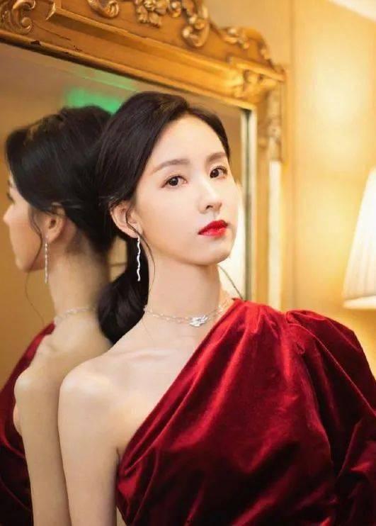 娛樂(lè)吃瓜錦鯉女星,娛樂(lè)吃瓜界的璀璨明星